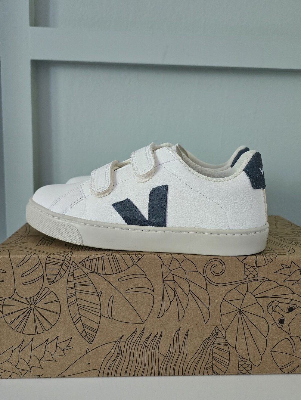 VEJA Kids Esplar Sneakers - With White Blue Accent Velcro Straps Wide Toe Box - Picture 5 of 13
